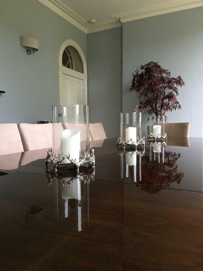 Llwynhelig Manor Acomodação com café da manhã Llandeilo Exterior foto
