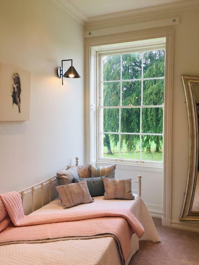 Llwynhelig Manor Acomodação com café da manhã Llandeilo Exterior foto